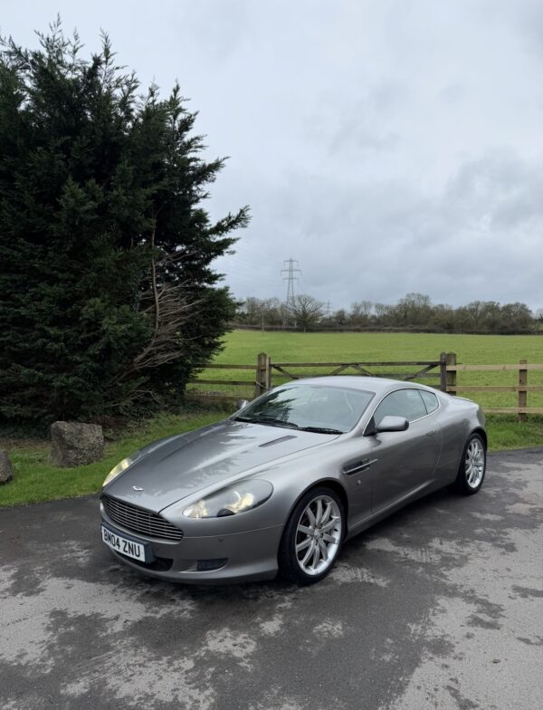 Aston Martin DB9 2004