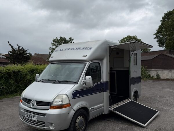 2008 Renault Master Marlborough Horse Box
