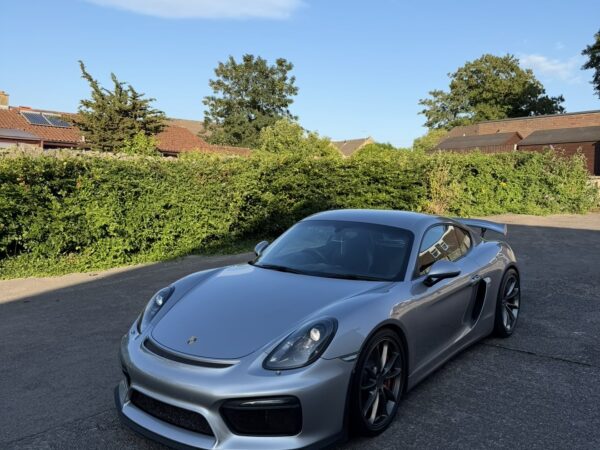 2015 Porsche GT4